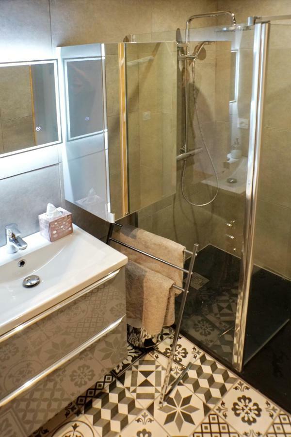 סן-ז'אן-דה מוריאן Chalet Hotel La Tuviere Bike Inn מראה חיצוני תמונה